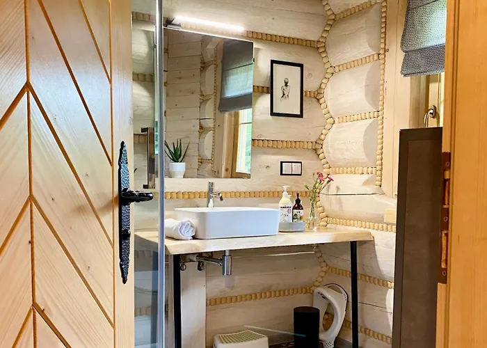 Dom Z Drzew בית נופש